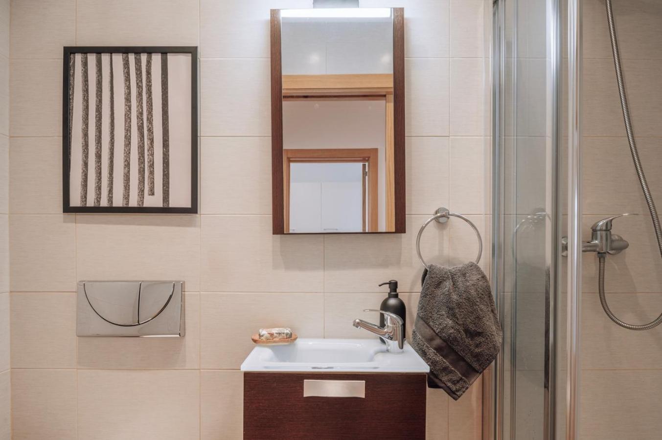 Herbert - 2 Bedrooms And Balcony In Areeiro Apartamento