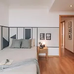 Herbert - 2 Bedrooms And Balcony In Areeiro