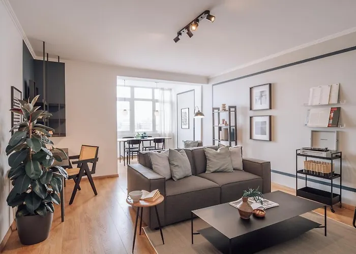Herbert - 2 Bedrooms And Balcony In Areeiro