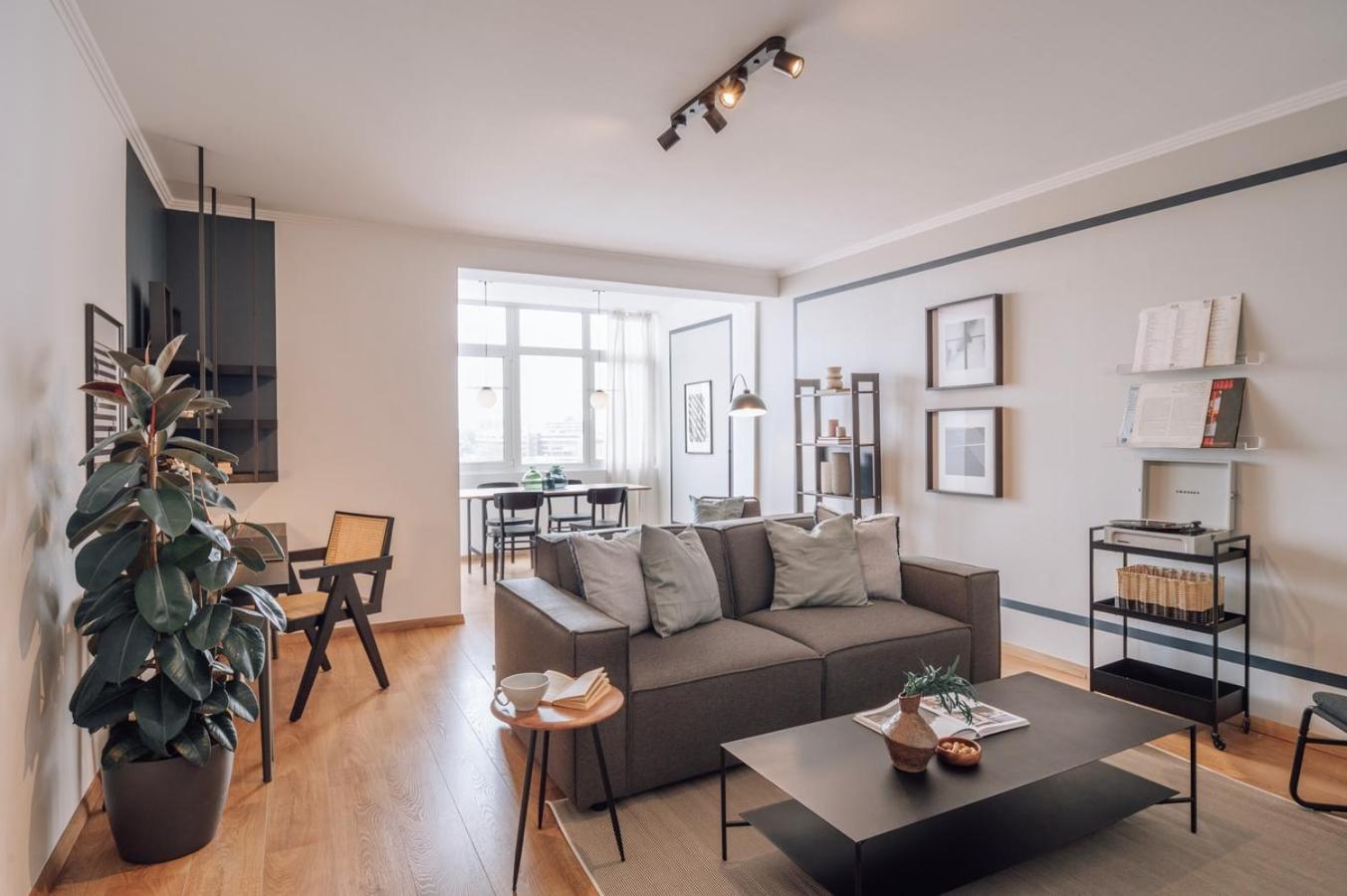 Herbert - 2 Bedrooms And Balcony In Areeiro Apartment *