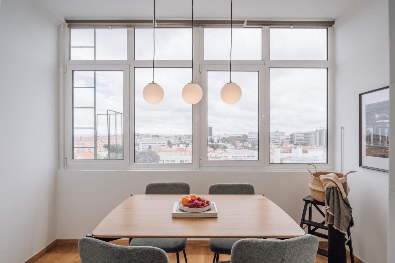 Herbert - 2 Bedrooms And Balcony In Areeiro *