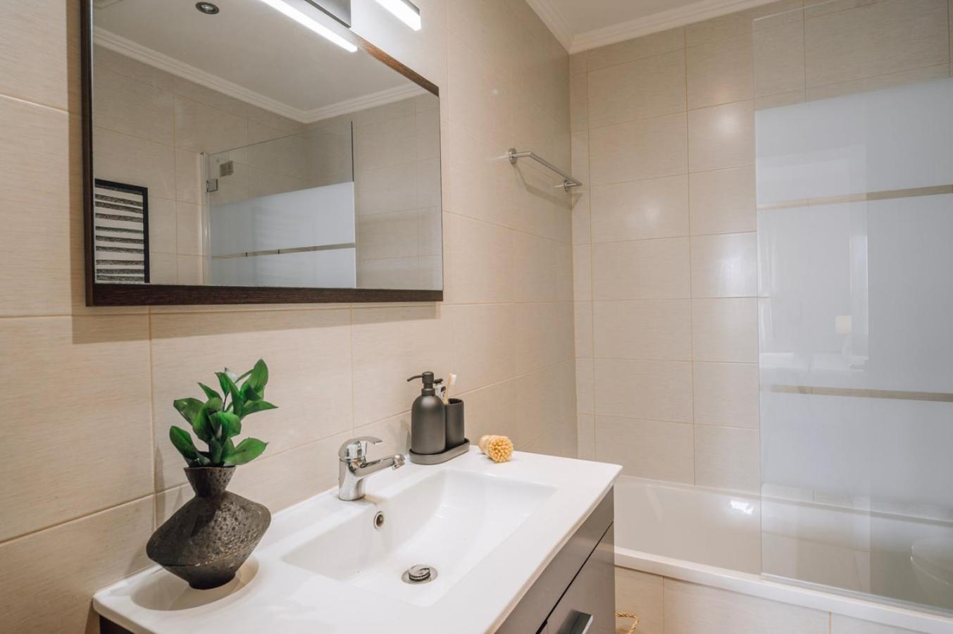 Herbert - 2 Bedrooms And Balcony In Areeiro Apartment Lissabon