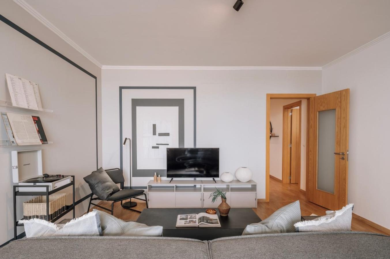 Apartment Herbert - 2 Bedrooms And Balcony In Areeiro Lissabon