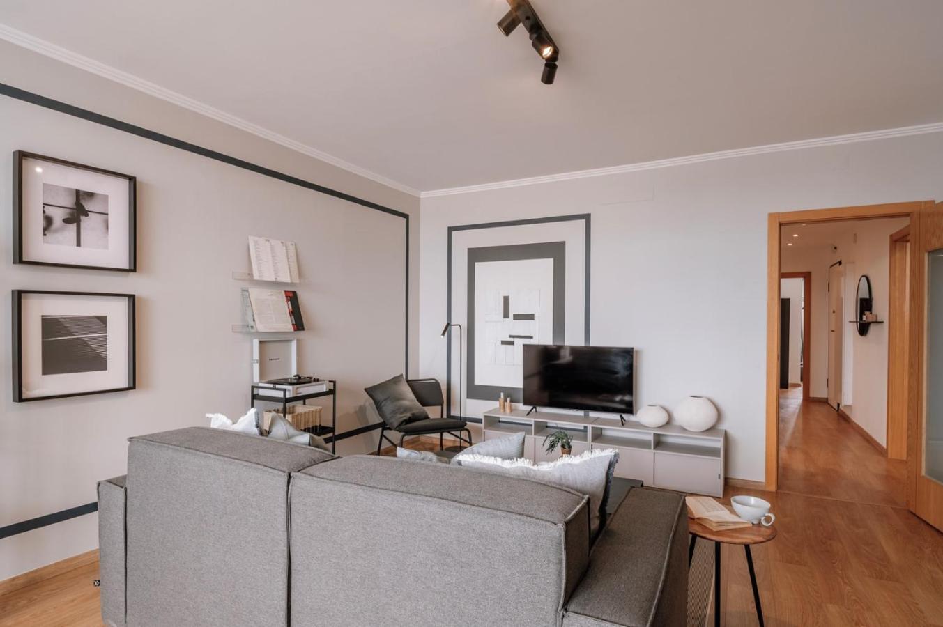 Herbert - 2 Bedrooms And Balcony In Areeiro