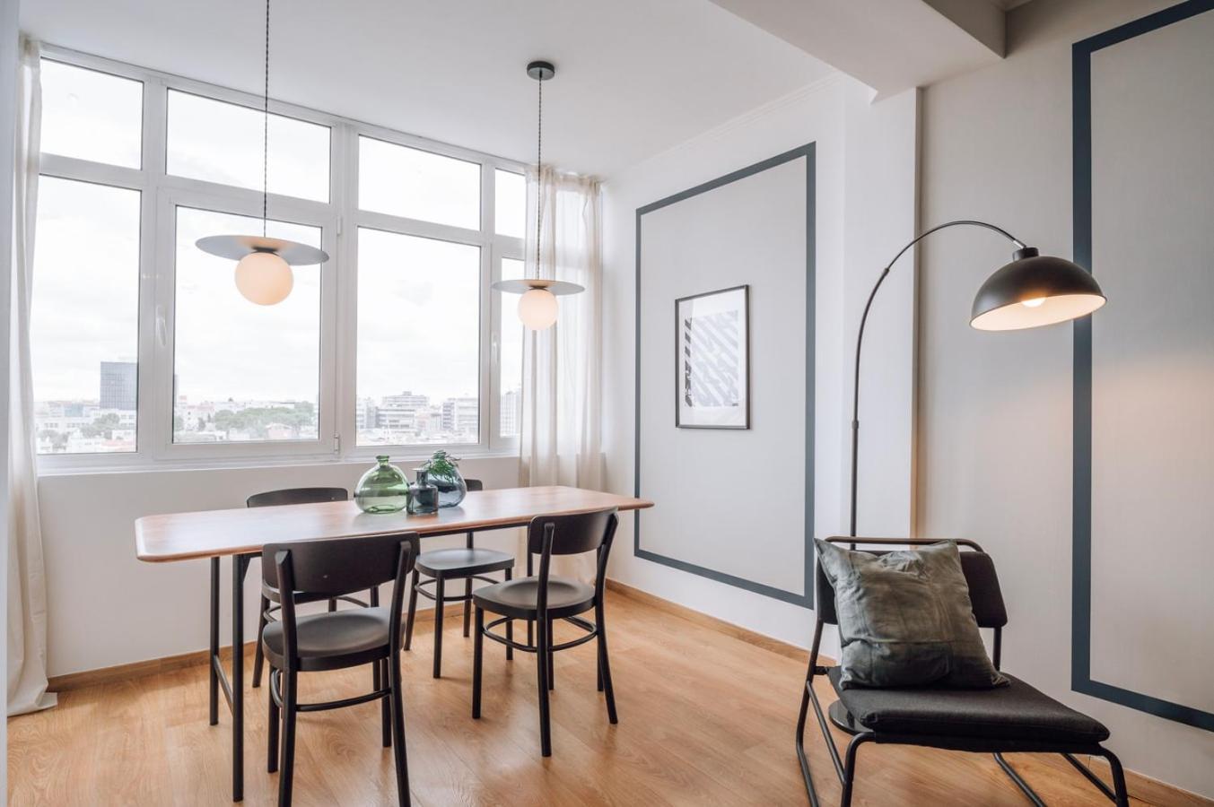 Herbert - 2 Bedrooms And Balcony In Areeiro Lisbon